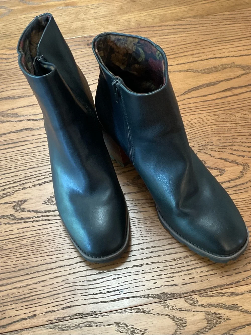Korks - Black Wooden Heel Lug Sole Ankle Boots Size 10